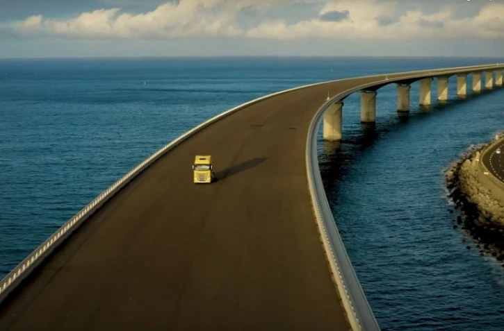 Nouvelle pub filmée sur la NRL (à défaut de rouler dessus)