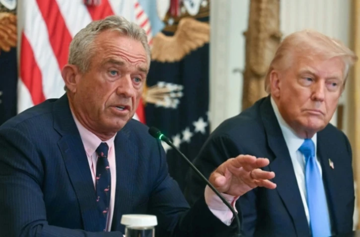 Le président américain, Donald Trump, et son ministre de la Santé, Robert F. Kennedy Jr.,