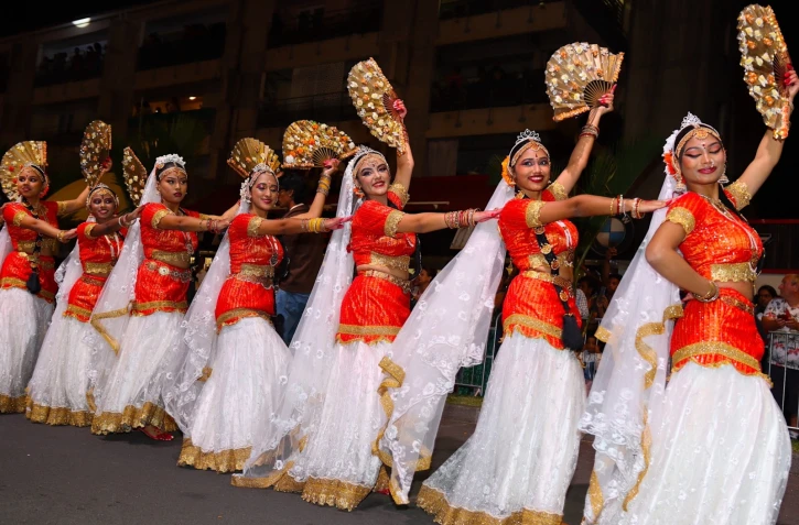 Région RÉUNION : défilé haut en couleur et en symbole pour le dipavali à Saint-André