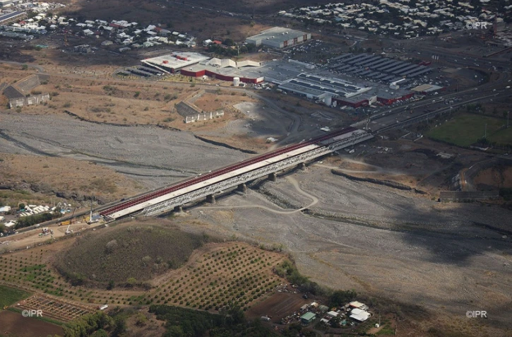 nouveau pont de la rivière des galets