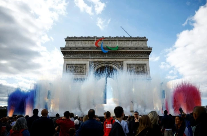 JO de Paris: une dernière fête sur les Champs-Elysées pour célébrer l'équipe de France