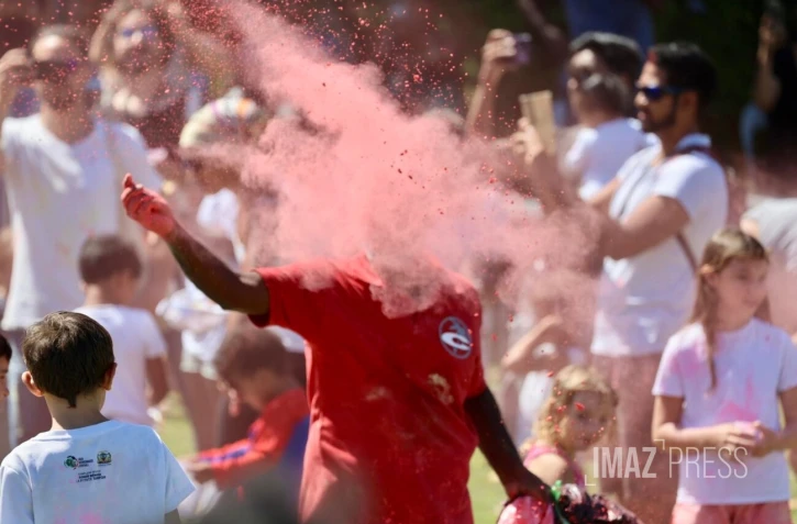 Holi holi au parc du Colosse, Saint-André