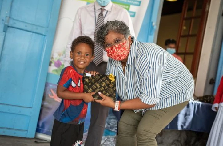 Action solidaire, don de cadeaux en enfants Portois