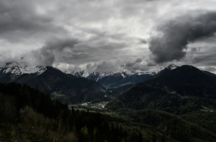 la vallée de l'Arve, l'une des plus polluées de France, à Passy, le 24 avril 2025 ( AFP / JEAN-PHILIPPE KSIAZEK )