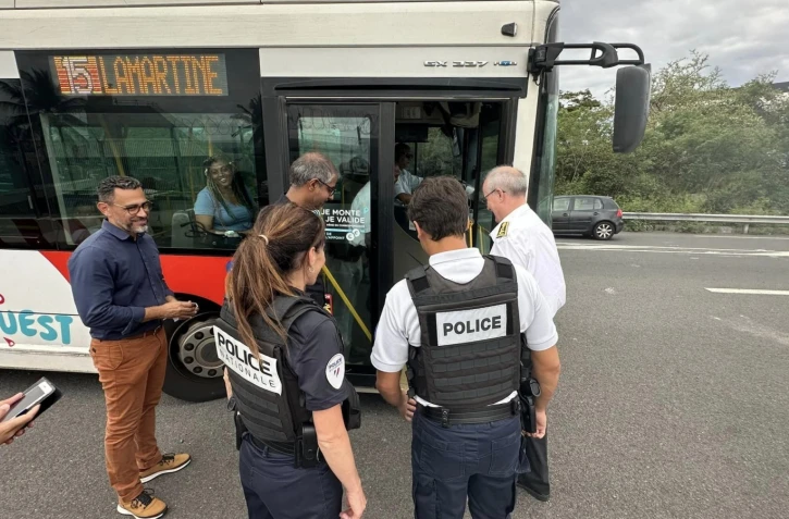 Reprise de l"arret ZUP du Port encadré par la police