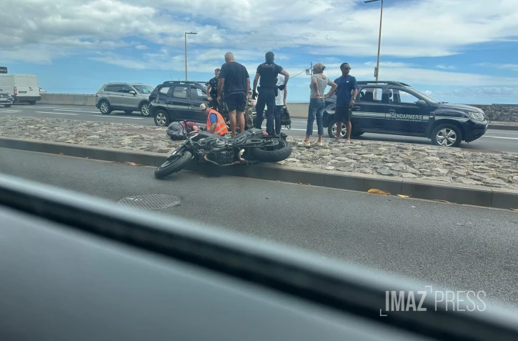 Saint-Denis : un motard au sol après avoir chuté de sa moto