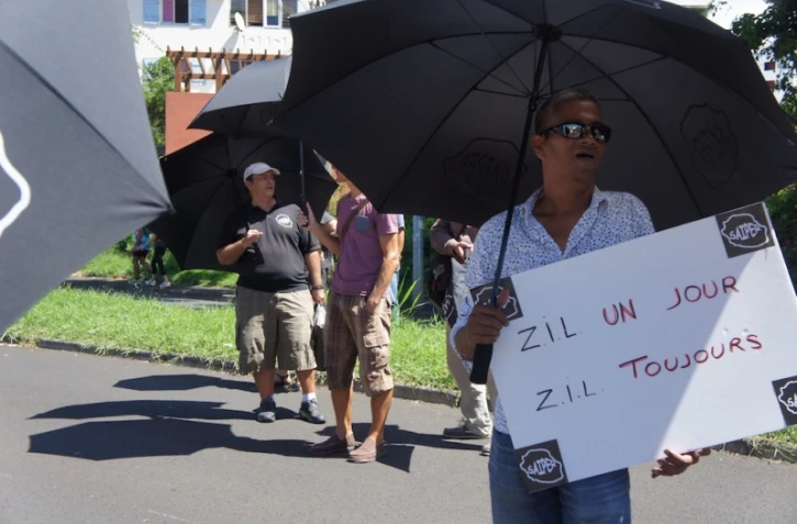 Manifestation des enseignants remplaçants devant le rectorat 
