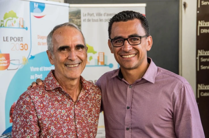 Le conseil municipal du Port nommait deux citoyens d\'honneur dont le  poète Patrice Treuthard.