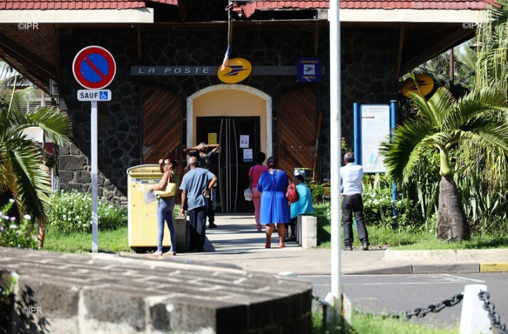 queue à la poste 