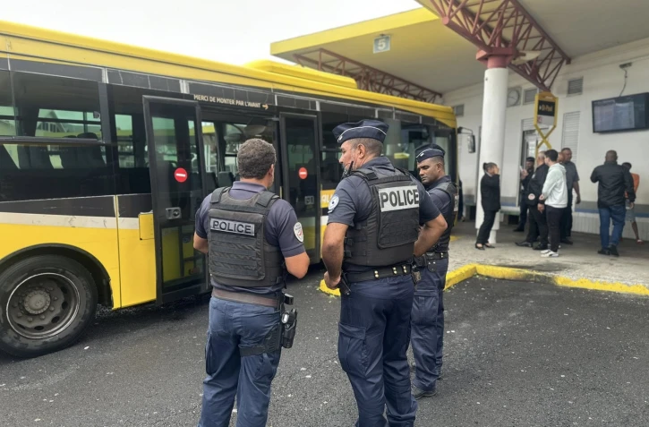 Saint-Pierre : deux individus interpellés à la gare routière, trois policiers blessés