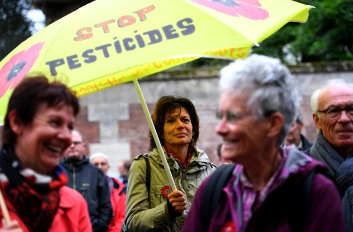 Rassemblement en soutien au maire de Langouet, poursuivi en justice pour avoir signé un arrêté anti-pesticides sur sa commune, le 14 octobre 2019 à Rennes