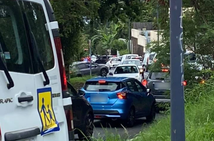 Saint-Denis : un motard gravement blessé suite à une collision dans les rampes de Saint-François