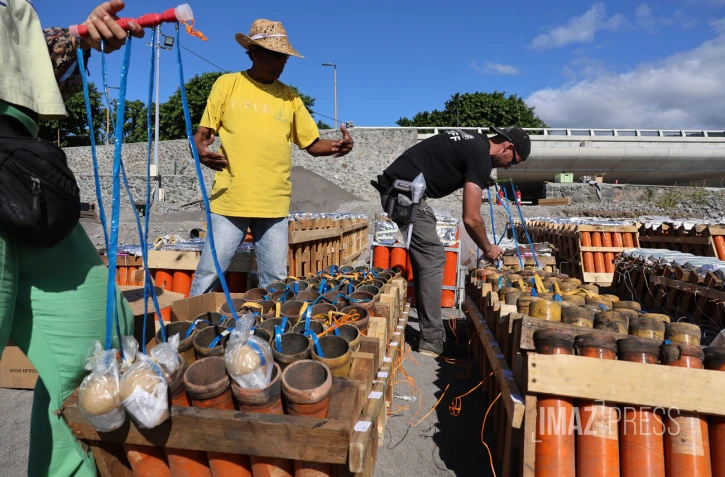 préparatifs du feu d'artifice 
