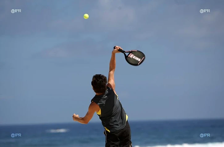 Beach tennis
