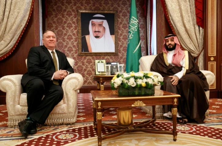 Le secrétaire d'Etat américain Mike Pompeo aux côtés du prince héritier Mohammed ben Salmane, à Jeddah, en Arabie Saoudite, le 24 juin 2019