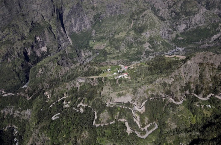 Route de Cilaos fermée vue du ciel