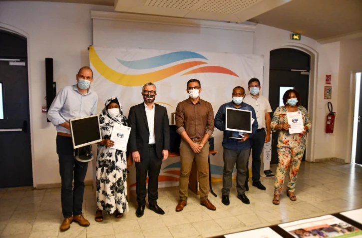 Le Port : nouvelle remise d'ordinateurs aux familles