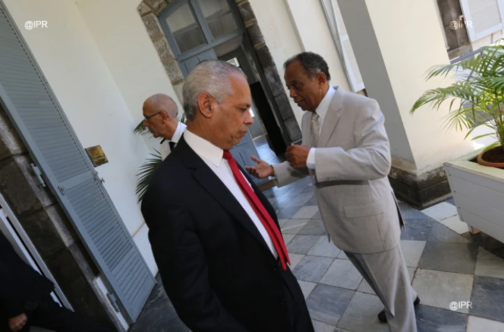 Victorin Lurel signe les premiers contrats