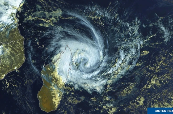 Eliakim touche terre à Madagascar