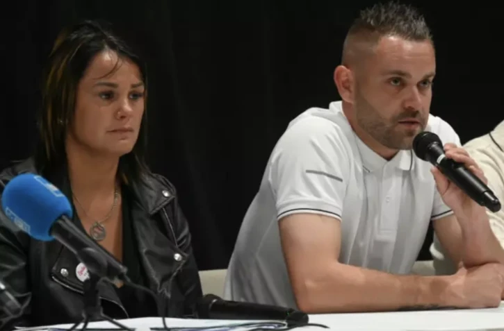 Les parents de Lindsay lors d'une conférence de presse à Vendin-le-Vieil, le 1er juin 2023 dans le Nord ( AFP / DENIS CHARLET )