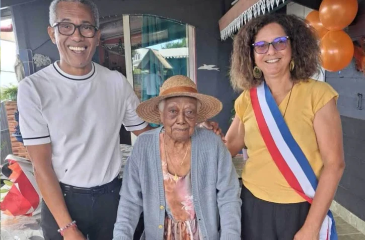   Catégories  Thèmes  Médias  Widgets  Régie publicitaire  Commentaires  Annonces légales  Marchés publics  Pushs  Gestion des lives Imaz Press Réunion › Médias › Lier des médias au reportage Saint-Paul : Marie-Thérèse Émali célèbre ses 104 ans