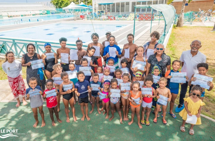 Le Port : une trentaine d'enfants et de jeunes diplômés pour le dispositif "J'apprends à nager"
