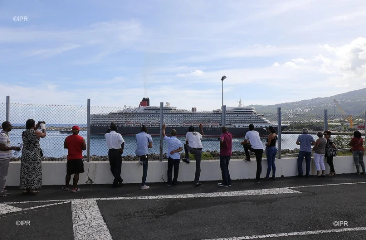 Le Queen Elisabeth en approche