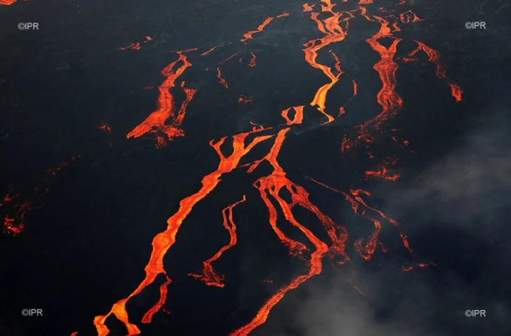 Volcan, Piton de la Fournaise, nouvelles fissures, survol, 20 mars 2019, lave, éruption 