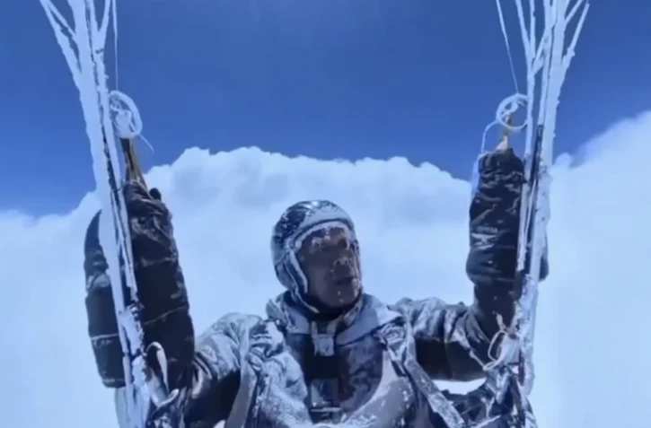 Insolite : un parachutiste chinois atteint plus de 8.500 m d'altitude