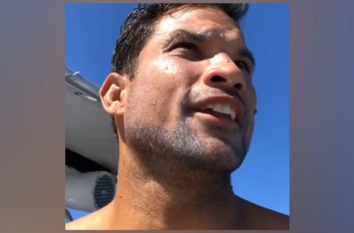 Le surfeur Michel Bourez attaqué par un requin à Tahiti