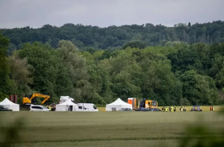 Les fouilles en cours à Rouvray, dans l'Yonne, à la recherche des corps des victimes d'Emile Louis, le 18 mai 2026 ( AFP / ARNAUD FINISTRE )