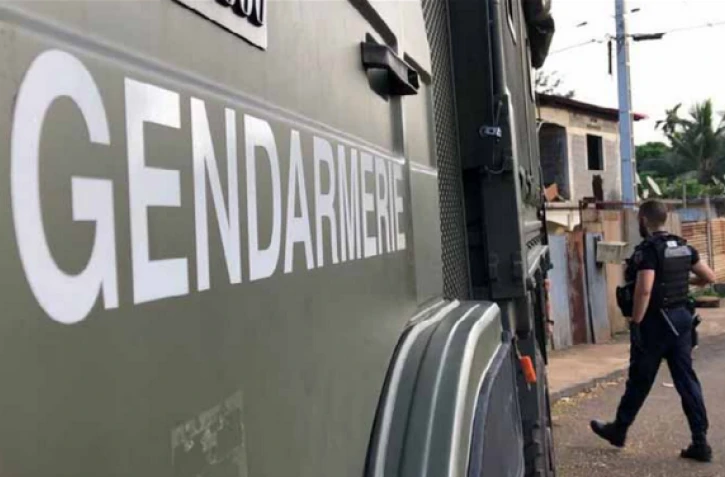 Mayotte, faits divers, enfants, voitures abandonnées