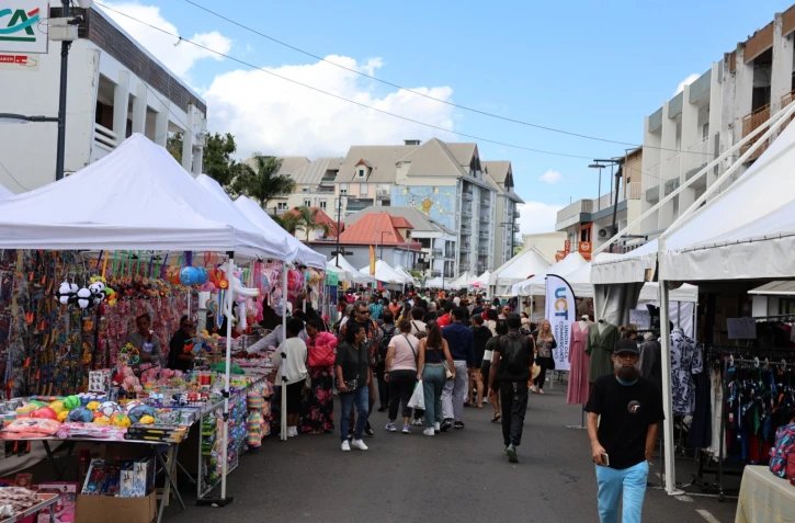 Tampon : la braderie anime le centre-ville 