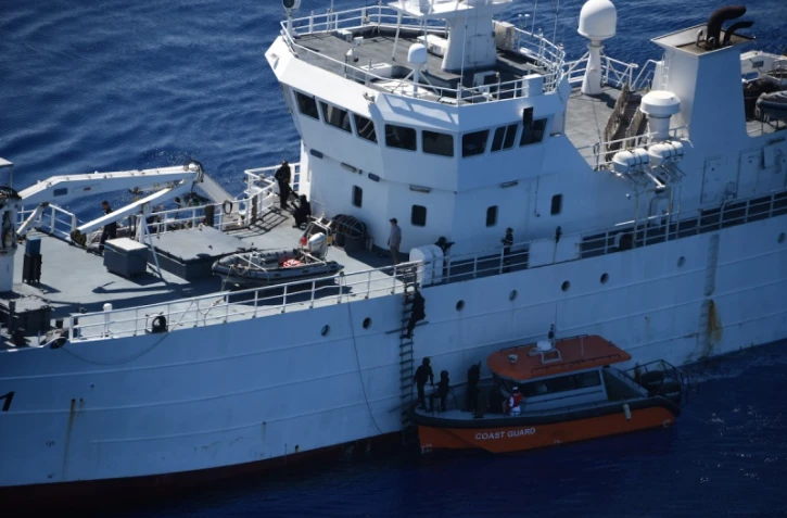 Manoeuvre maritime entre Le Malin et le Victory au large de Maurice