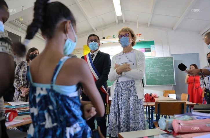 école avec tablette au Port 