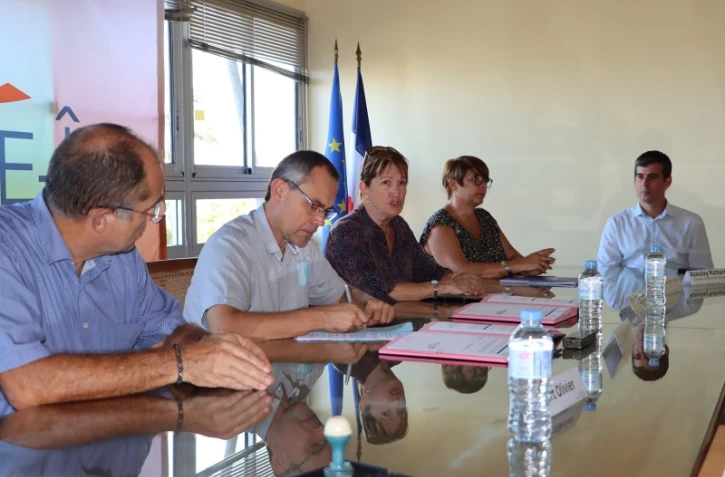 Petite Ile : signature d'une convention pour l'emploi à domicile 