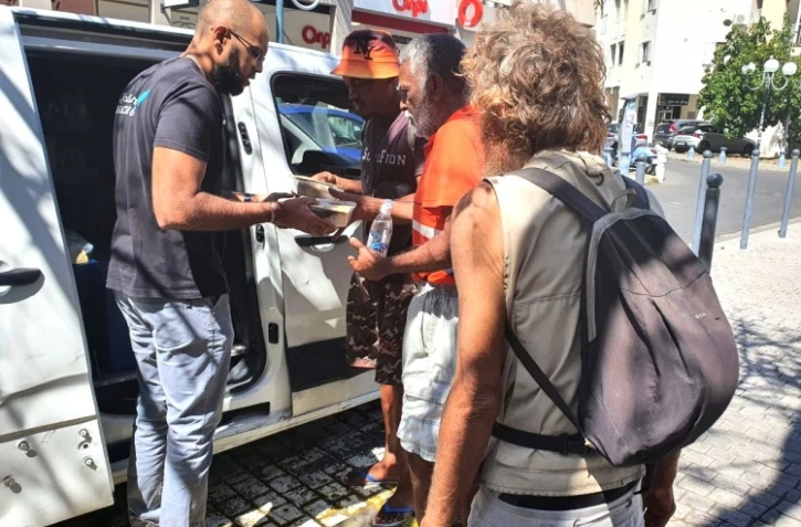 distribution de repas à saint-paul
