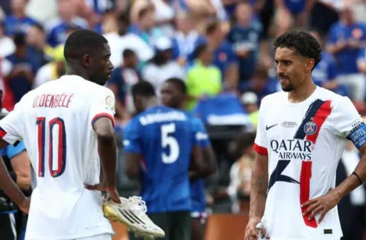 Ousmane Dembélé et Marquinhos après la défaite (3-0) contre Chelsea en finale de la Coupe du monde des clubs. | FRANCK FIFE / AFP