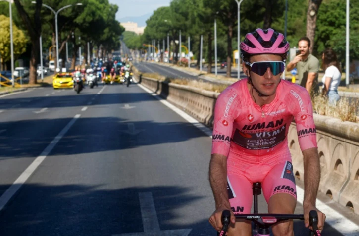 Le Britannique Simon Yates, vainqueur du Giro, le 1er juin 2025 à Rome