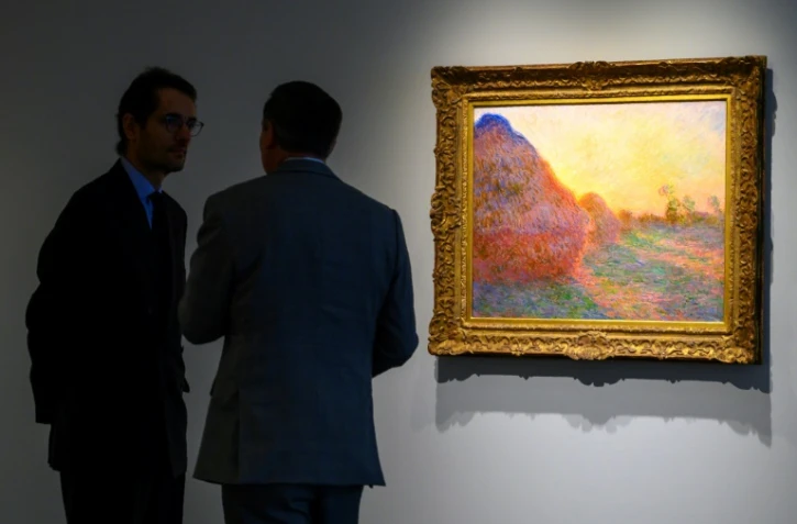 Une des "Meules" du peintre Claude Monet exposée chez Sotheby's, le 2 mai 2019 avant une vente aux enchères à New York