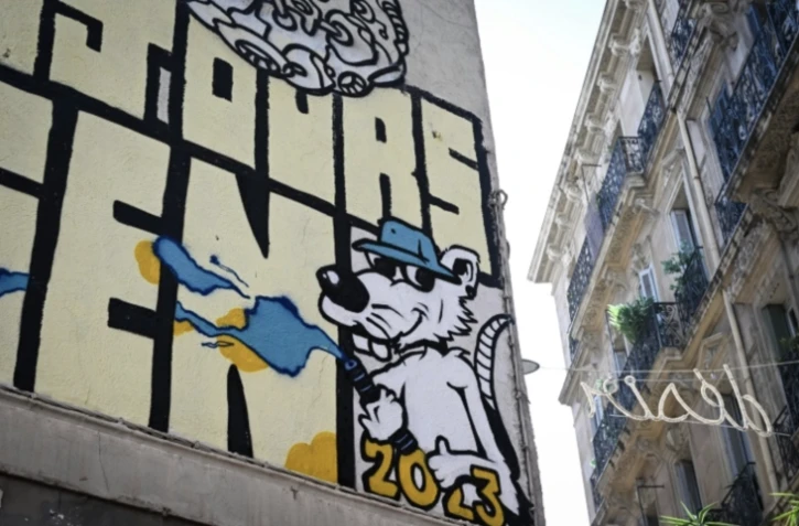 Un grafitti d'un rat dessiné sur un mur dans le centre de Marseille, le 17 octobre 2024 ( AFP / MIGUEL MEDINA )