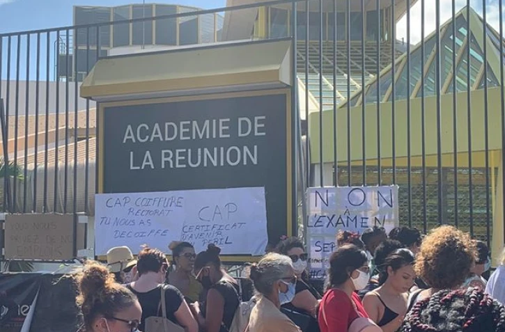 Des élèves privés de CAP manifestent devant le rectorat