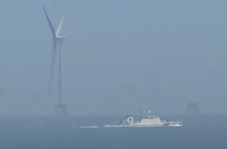 Un navire des gardes-côtes chinois à proximité de Taïwan, le 10 avril 2023 ( AFP / GREG BAKER )