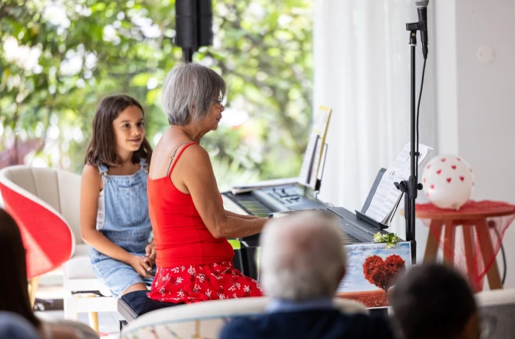 Rencontre entre les séniors de l'EHPAD Aude et les enfants de l'École de musique et d'art Loulou Pitou