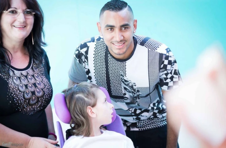 Dimitri Payet rend visite aux enfants de l\'association Famill\'Espoir