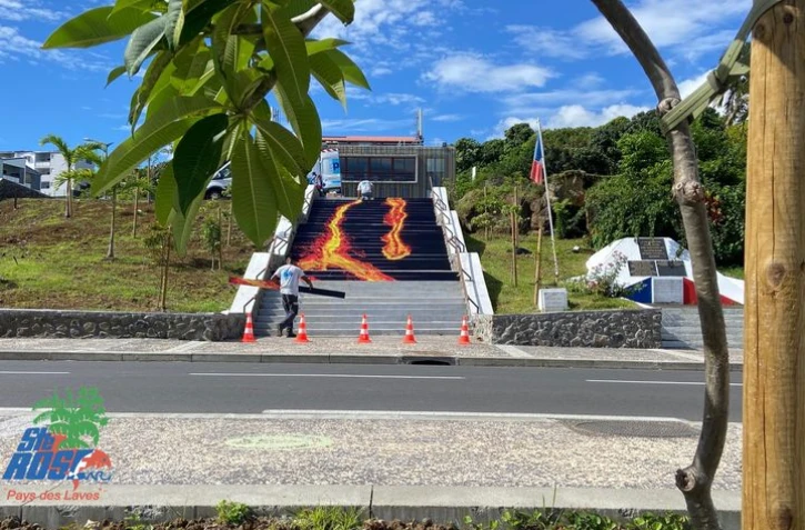 Sainte-Rose inaugure un nouvel escalier haut en couleurs 