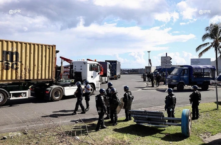 Port est, barrages, gilets jaunes, forces de l'ordre, gendarmes, intervention, 17 décembre