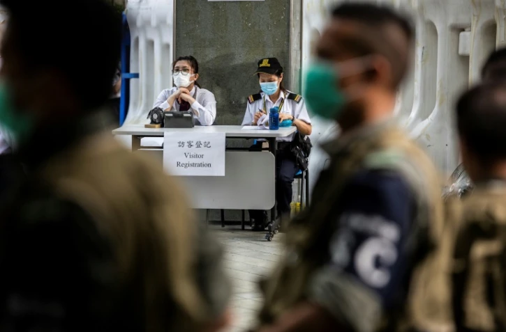 Des froces de sécurité devant le Consil législatif à Hong Kong, le 4 juin 2020