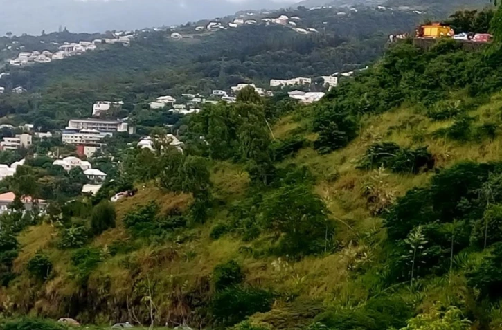 Spectaculaire accident dans les rampes de la Montagne