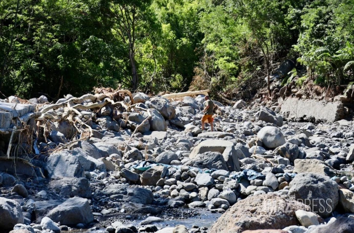 À La Possession, le quartier des Lataniers privé d'eau, d'électricité et de routes